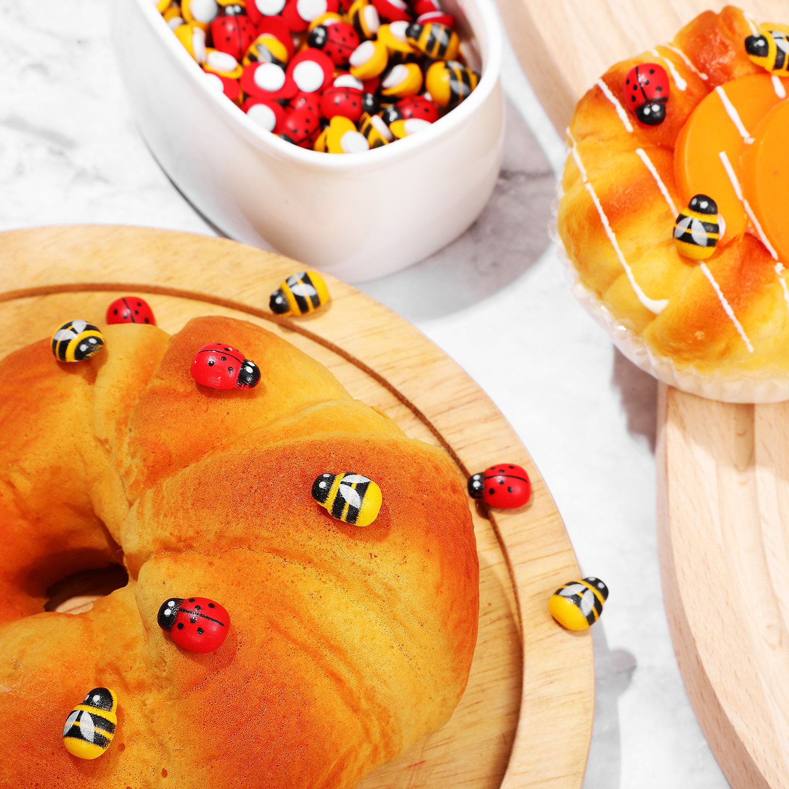 Embellish Craft - 400Pcs Wooden Bee Ladybug Stickers Colorful