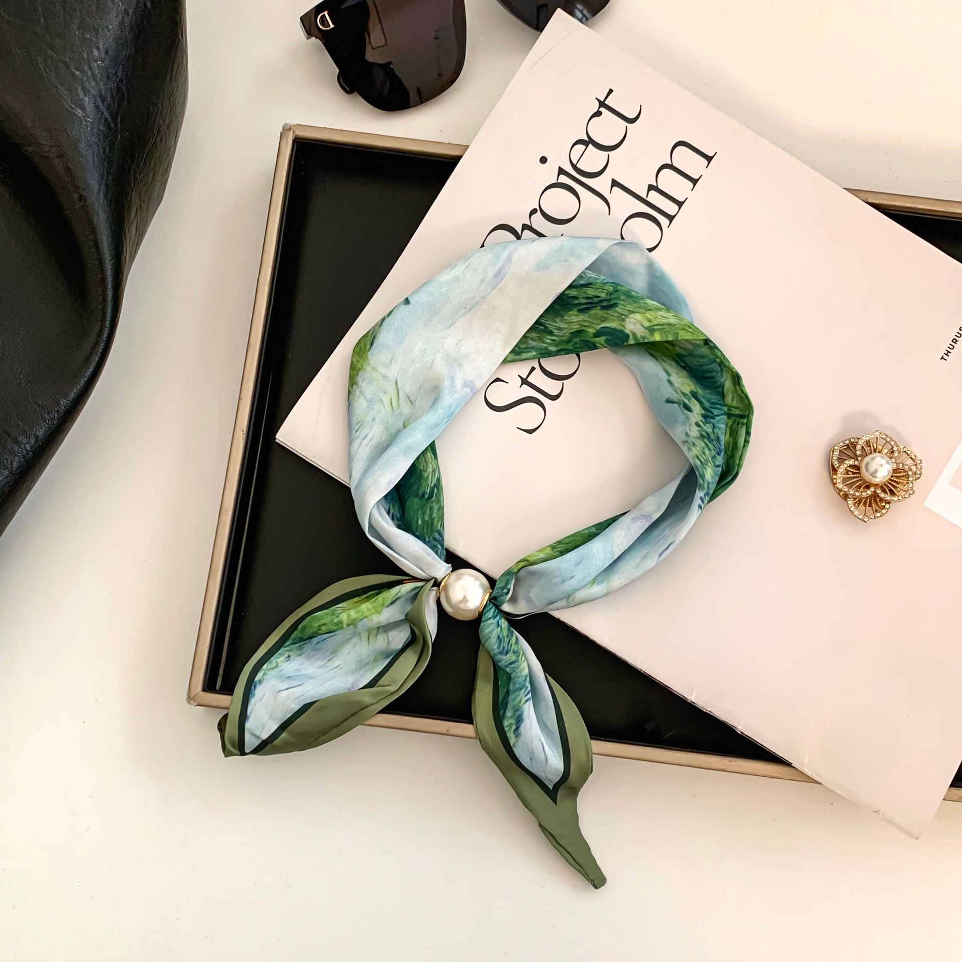 Cashew Flower Silk Scarf Effor - Pearl Trim Chain recensie en prijs