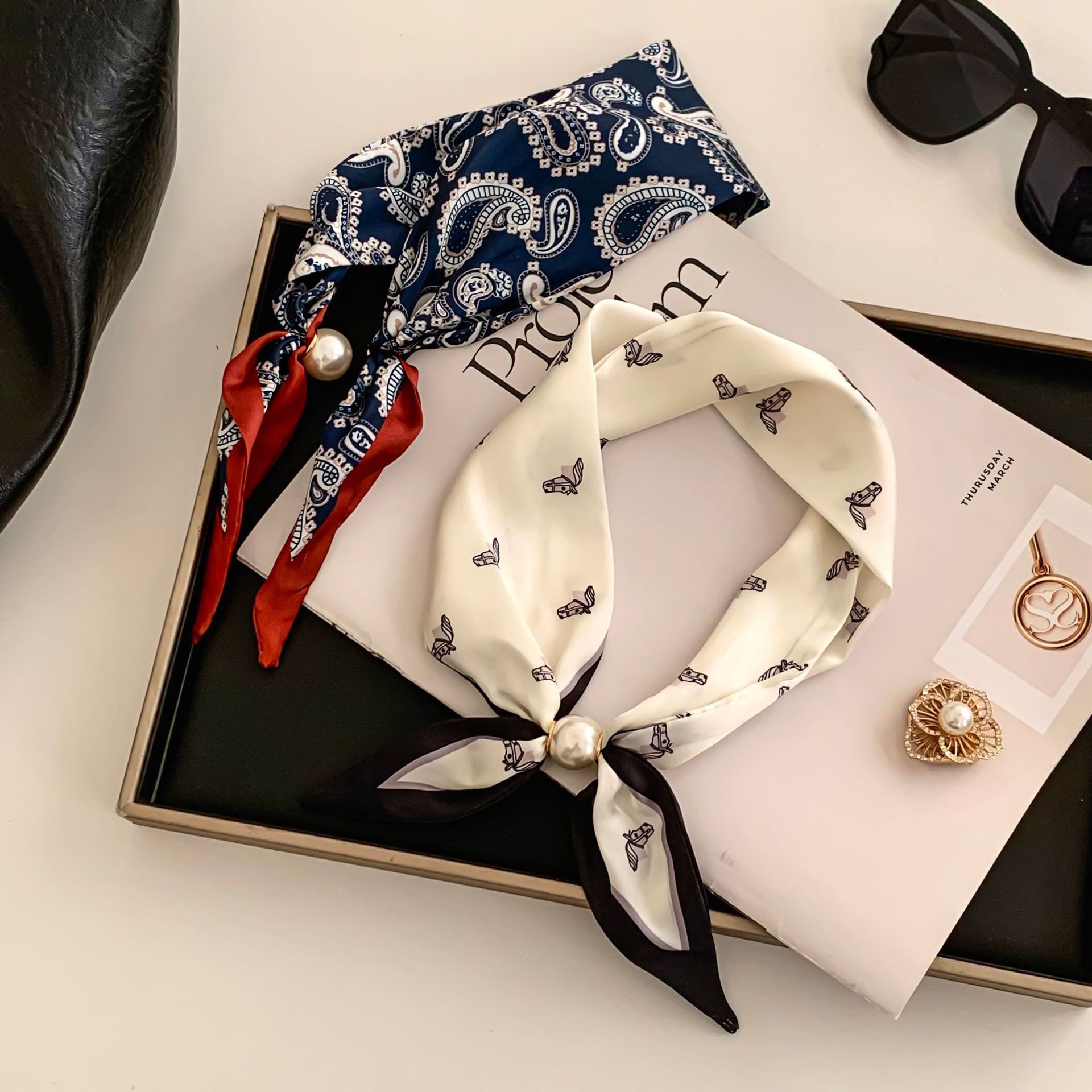 Cashew Flower Silk Scarf Effor - Pearl Trim Chain recensie en prijs