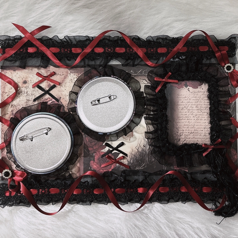 Gothic black red Card Holder I - Organza Ribbon Spool recensie en prijs