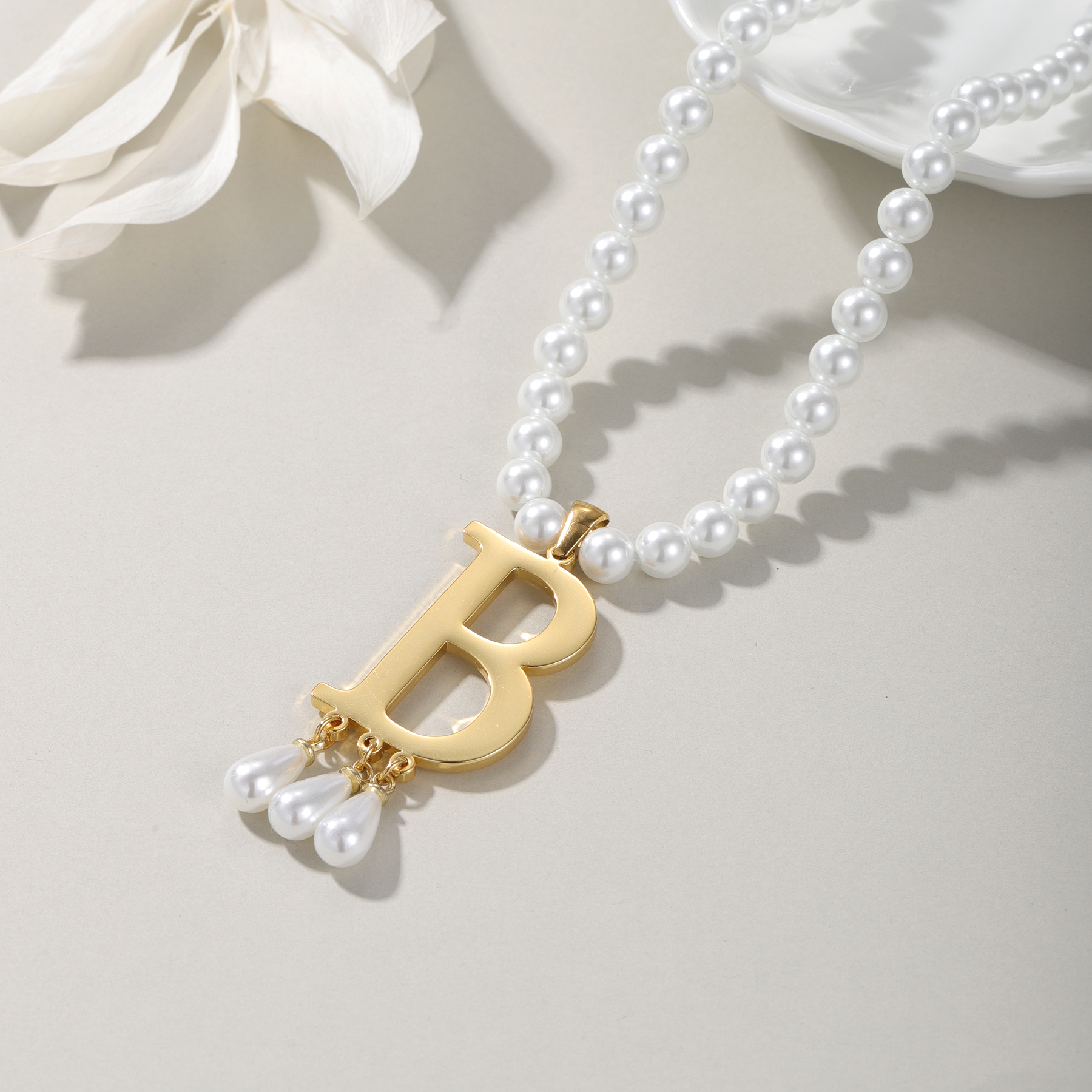 Customized Initial Pendant Lux - Pearl Trim Chain recensie en prijs
