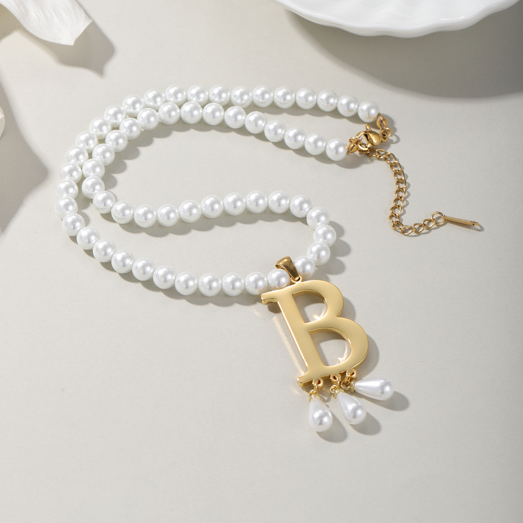 Customized Initial Pendant Lux - Pearl Trim Chain recensie en prijs